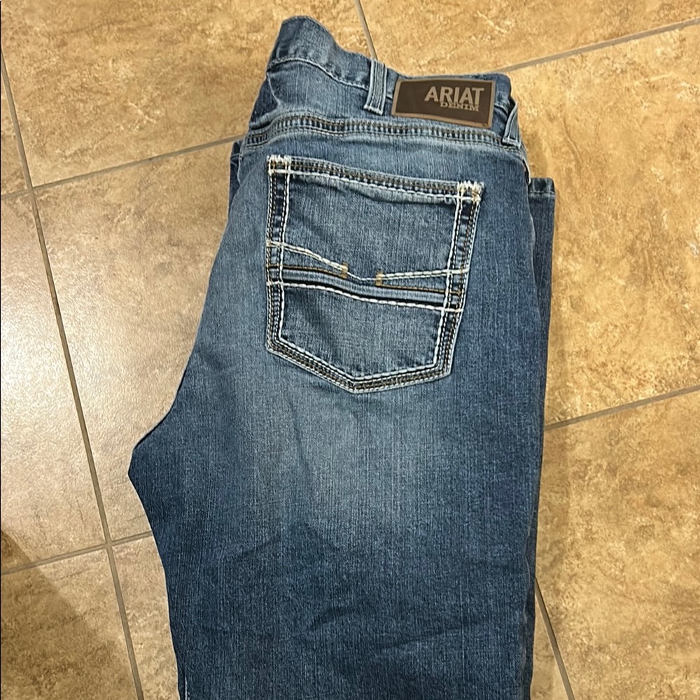 40/32 Ariat M4 Relaxed Jeans with Subtle Fading